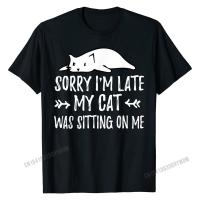 Funny Cat Lover ขออภัย I M Late My Cat นั่งอยู่บน Me เสื้อยืดกลุ่มฤดูร้อน T เสื้อราคาถูกผ้าฝ้ายเสื้อ T เสื้อยืดคุณภาพสูง