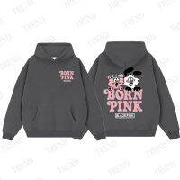 2023 NEWKPOP BLACKINK X VERDY BORN PINK WORLD TOUR Hoodie ผู้หญิง Plus ขนาดเกาหลีน่ารักการ์ตูนพิมพ์หลวมเสื้อกันหนาวฤดูใบไม้ผลิฤดูใบไม้ร่วงแฟชั่น Unisex คู่ Streetwear Pullover