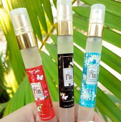 (SET 3 ขวด) น้้ำหอมกลิ่นมาดามฟิน ขนาดทดลอง 10ml ( เซ็ต3กลิ่นยอดนิยม ดำ+แดง+เขียว) หอมติดทน กลิ่นเทียบแท้