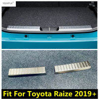 ด้านหลังกันชนประตู Sill Foot Step Plate Guard Protector ฝาครอบสแตนเลสอุปกรณ์เสริมสำหรับ Toyota Raize 2019 - 2021