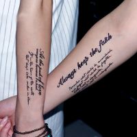 Hot Black คำภาษาอังกฤษ Tattoo สติกเกอร์ผู้หญิงผู้ชายคู่ Body Art ชั่วคราว Fake Tattoo สติกเกอร์กันน้ำ