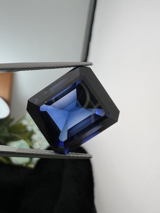Lab sapphire  corundum 41 carats1 pieces Blue Sapphire พลอยไพลิน สีน้ำเงิน ( LAB ) อัญมณี... พลอย ขนาด 24x16 มิลลิเมตร ( MM) ( 1 PCS เม็ด)