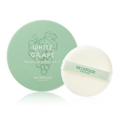Skinfood White Grape Fresh Light Pact # 21 แป้งองุ่นรุ่นใหม่ล่าสุด ช่วยให้ผิวหน้ากระจ่างใส เนื้อแป้งละเอียด
