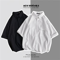 2 สี【M-3Xl】เสื้อเชิ้ตแขนสั้นลายทางโอเวอร์ไซส์แฟชั่นฤดูร้อนสําหรับผู้ชาย QC7311413