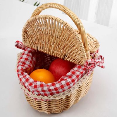 Country Style Wicker Picnic Basket Hamper with Lid and Handle &amp; Liners for Picnics, Parties and BBQs
