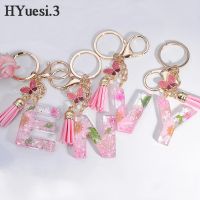 Classic Pink Daisy Dry Flower Letter Keychain A-Z Initials Keychain With Butterfly Tassel Women Backpack Pendant Decoration