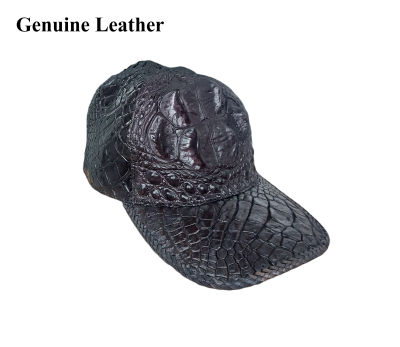 Hat Unisex Matte Crocodile หมวกหนังจระเข้ สีดำ มาพร้อมกับโหนก ด้านในเป็นซับหนังวัว เป็นหมวกแบบ Unisex ใช้ได้ทั้งหญิงชาย