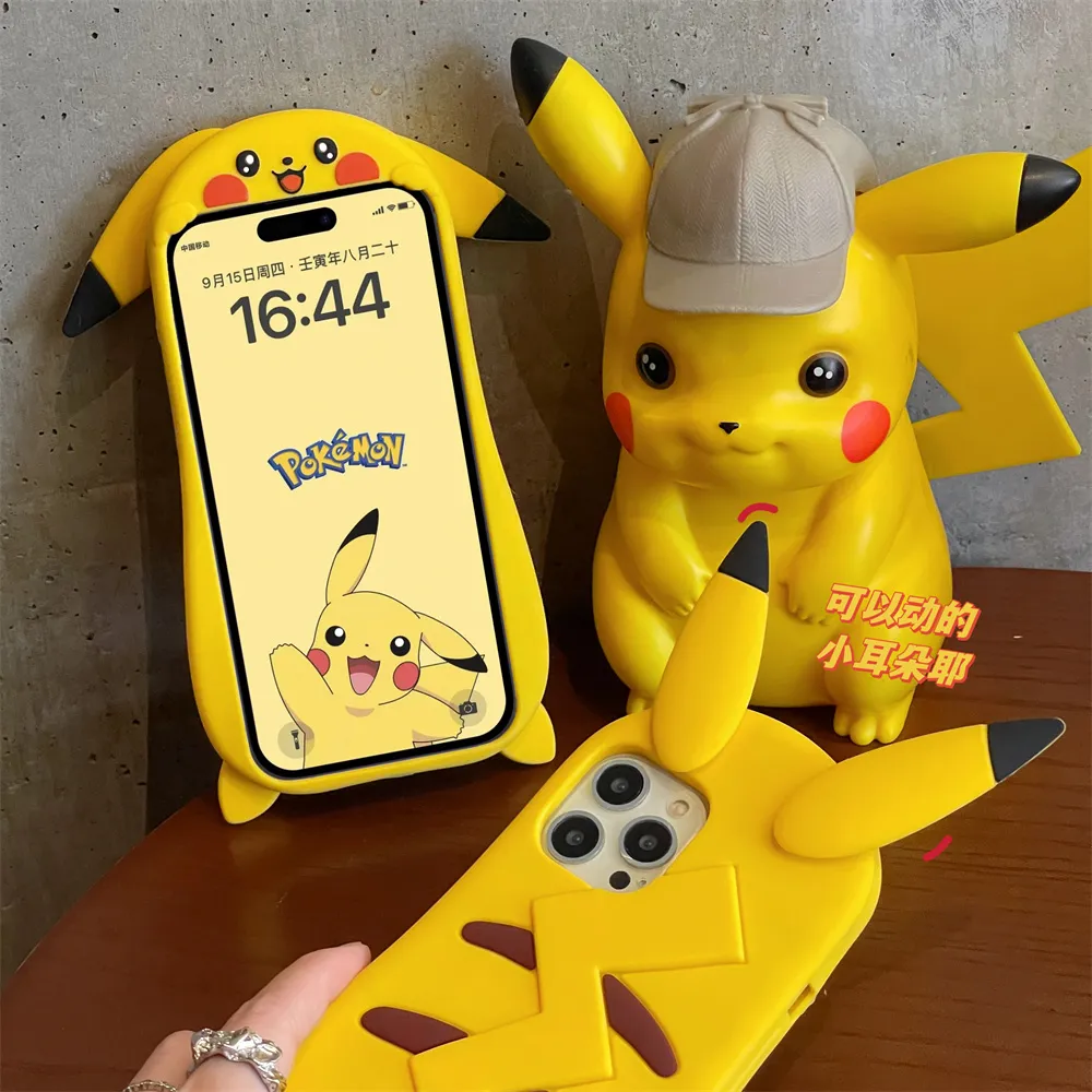 Ốp lưng điện thoại, cặp đôi, iPhone, Pikachu: Bạn là fan hâm mộ của 2 nhân vật Pikachu và iPhone? Cặp đôi ấn tượng giữa chú chuột nhỏ và chiếc điện thoại thông minh sẽ khiến bạn mê mẩn. Hãy thưởng thức ảnh liên quan và tìm kiếm sản phẩm ốp lưng điện thoại độc đáo này tại cửa hàng trực tuyến.