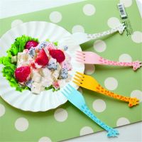 12PCs/ Set Cute Giraffe Shape Fruit Fork Set Salad Forks Cake Fruit Picks Cutlery Party Forks Set Tableware Toothpicks Decor