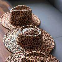 2022 New Fedoras Hats For Men Unisex Bowler Hats Tuo-Toned Leopard Belt Fashion Ladies Hat Fedoras Jazz Cap 9.5CM Brim Шапка