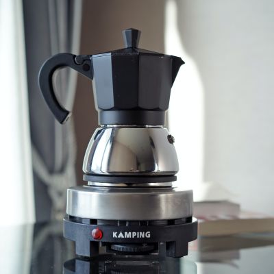 (สีดำ) Kamping ชุดเตาไฟฟ้า 500W + กาต้มกาแฟ มอคค่าพอท ฐานสแตนเลส Stainless Moka Pot (4cup/200ml)