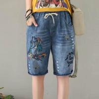 【มีขนาดใหญ่】Women Elastic Waist Jeans Half Length Straight Cute Jeans Embroidered Casual Shorts