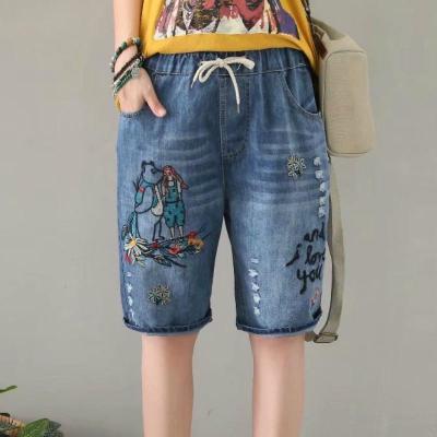【มีขนาดใหญ่】Women Elastic Waist Jeans Half Length Straight Cute Jeans Embroidered Cal Shorts