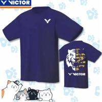 VICTOR กางเกงแบดมินตัน2023เสื้อยืดลายอักษรจีนแบดมินตัน2023ฤดูร้อนแห้งเร็วใหม่แขนสั้นการแข่งขันกีฬาสำหรับทั้งหญิงและชายหลวมและใส่สบายประจำวันเสื้อผ้าลำลอง