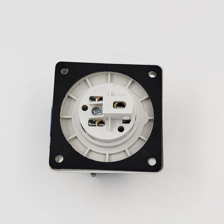 type-3132-water-proof-sloping-panel-sockets-industrial-plug-sockets-ip67-ปลั๊กตัวเมียกันน้ำแบบฝัง-ปลั๊กอุตสาหกรรม-เพาเวอร์ปลั๊ก-2p-e-3ขา16a-220v-50-60hz-สินค้าคุณภาพพร้อมส่ง