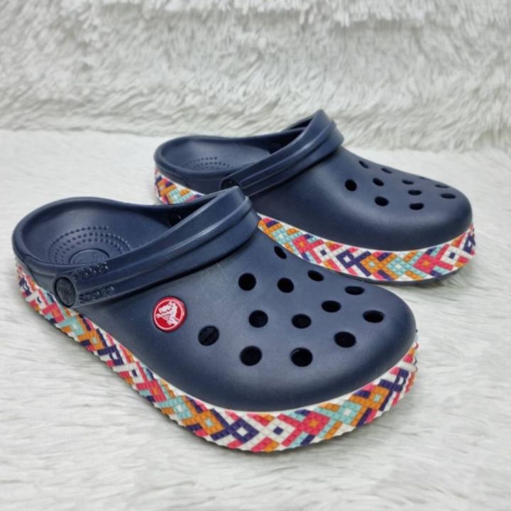 รองเท้า-crocs-ผู้หญิงใหม่ล่าสุด-รองเท้าเพื่อสุขภาพ-ใส่สบายเท้า-ลดราคา