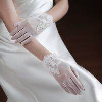 ✆ﺴ۞ WG060 Exquisite Wedding Bridal White Gloves Soft Tulle Lace Appliqued Short Brides Bridesmaid Gloves Women Marriage Accessories