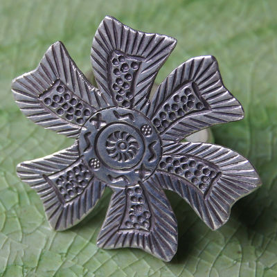 Silver Karen Mountains are unique. six pointed beauty as a valuable souvenir. ring flower  pattern pure silver Thai Karen hill tribe silver handmade Size 8 P