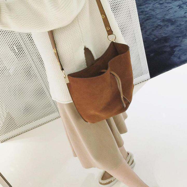 Feminine hot sale messenger bag