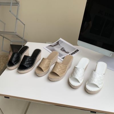 In the summer of 2023 the new wedge bottom thick straw slippers sponge bottom sandals fisherman outside the female shoes female