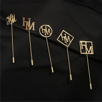 HotCustom โอกาสที่เป็นทางการชุดชื่อ Pins สำหรับสุภาพบุรุษเครื่องประดับสแตนเลสจดหมายคู่ส่วนบุคคลโลโก้เข็มกลัดสำหรับผู้หญิง