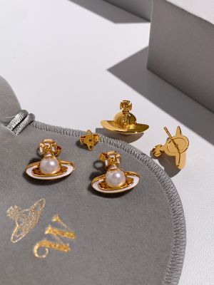 ต้นฉบับ Vivienne Westwood NGBB Saturn Planet Enamel Pearl Stud Earrings Womens High-end Design and Delicate Temperament Metal Earrings Earrings