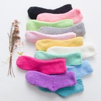 【Sock shop】10ชิ้น5คู่/ล็อตสูงแฟชั่นน่ารักถุงเท้าผู้หญิงเตียงถุงเท้าบริสุทธิ์ที่มีสีสันปุยฤดูหนาวที่อบอุ่นเด็กของขวัญชั้นนุ่มบ้านนอนถุงเท้า