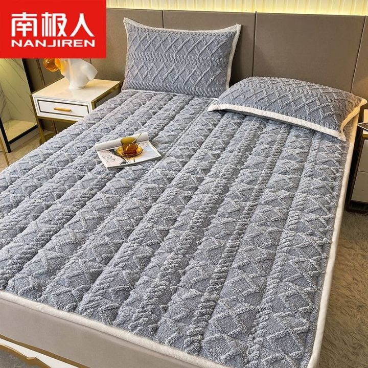 warm-milk-velvet-bed-thin-section-plus-upholstery-coral-sheets-non-slip-mat