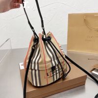 2023ใหม่ถุงผ้าใบกระเป๋าหิ้วกระเป๋าสะพายไหล่ Burberrycanvas Bag Fashion New ความจุมาก Bag ขนาด20*18Cm