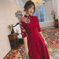 2022 Chinese Lady Burdy Cheongsam Embroidery Floral Mandarin Collar Qipao Vintage Button Half Sleeve A-Line Wedding Dress