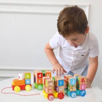 Letter Block Train  ก ๆ จ๋าาา..รถไฟขบวนนี้ ขนความรู้และความสนุกมาเต็มขบวนเลยน้าาาาาาาาา มามะ มาสนุกกับภาษาอังกฤษกันเถอะ