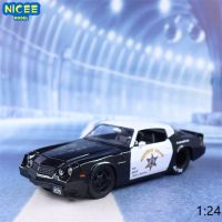 1:24 1979 Chevrolet Camaro Z28 police car High Simulation Diecast Car Metal Alloy Model Car Childrens toys collection gift J237 Die-Cast Vehicles
