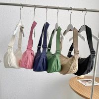 2023 Uniqlo Ladies Adjustable Lightweight Carry Bag Messenger Bag Casual Shoulder Nylon Dumpling Bag 457244