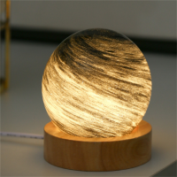 USB Glass Ball โคมไฟตั้งโต๊ะเครื่องประดับดาราศาสตร์ Fantasy Rainbow Planet STAR LIGHT Art หัตถกรรมไม้ของขวัญตกแต่งบ้าน