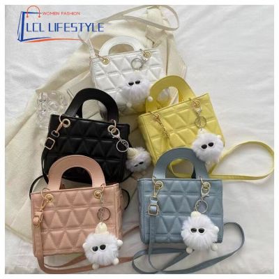 【พร้อมส่ง】LCL LIFESTYLE กระเป๋าสะพายข้าง กระเป๋าผู้หญิง สไตล์เกาหลี  ไม่มีพวงกุญแจ รุ่น D-1467