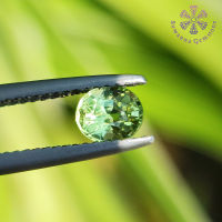 0.59 ct. พลอยกรีนทัวมาลีน (Natural Green Tourmaline) สีเขียวอมเหลือง เป็นเฉดสีที่มีเสน่ห์ ในเนื้อพลอยมีตำหนิที่เกิดขึ้นตามธรรมชาติ พลอยดิบ ไม่เผา