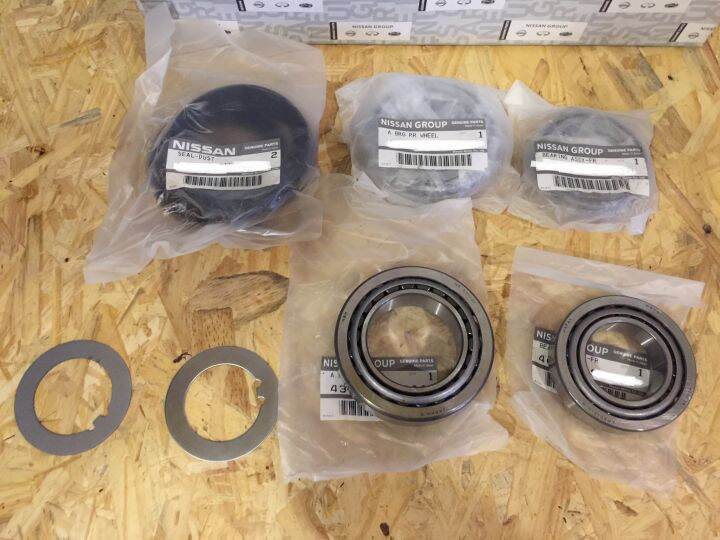 FRONT wheel bearing SET with seals for Nissan Patrol Genuine Nissan