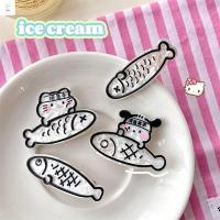 YOCKY 2pcs/set Pochacco ปิ่นปักผมรูปปลา แมวแมวแมว สุนัขและสุนัข หวานหวานแหววว การ์ตูนลายการ์ตูน หญิง/เด็ก