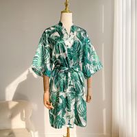 【LZ】۞♞◎  Folhas femininas estampadas quimono manga curta roupão de verão pijamas cetim com cinto loungewear roupão de noiva solto vestido de casamento