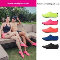 Unisex Swimming Diving Socks Water Non-Slip Sneaker Shoes Summer Aqua Beach Sandal Flat Shoe Seaside Socks Slipper for Men Women House Slippers