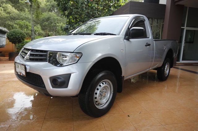 เบ้ารองมือเปิด-เบ้ามือ-เบ้ารองมือเปิดประตู-สีดำ-มิตซูบิชิ-ไทรทัน-mitsubishi-triton-2005-2014-สีดำ-2ประตู