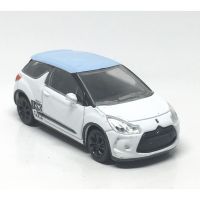 Norev Citroen DS3 สีขาว หลังคาฟ้า มีแถบดำข้างรถ โมเดลรถเหล็กสะสม 1/64 (ยาว 7.5 cm) นอกแพค