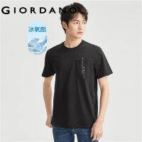 GIORDANO ผู้ชาย เสื้อยืดคอกลมพิมพ์ลายเทคโนโลยีขั้นสูงให้ความรู้สึกเย็นสบายด้วยน้ำแข็งออกซิเจน Free Shipping 010234279449