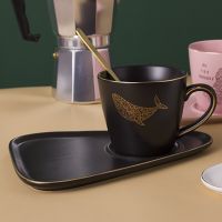 ชุดถ้วยกาแฟถาดปลาวาฬแก้วกาแฟกวางสีทองถ้วยเซรามิกเครื่องใช้บนโต๊ะอาหารชาถ้วยและจานรองสีน้ำเงินยามบ่าย
