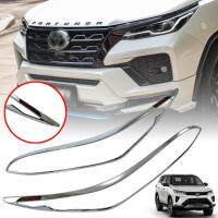 ครอบไฟหน้า กันรอยไฟหน้า รุ่น โตโยต้า ฟอร์จูนเนอร์ TOYOTA FORTUNER ปี 2020 - 2021 สีโครเมี่ยม โลโก้แดง 2 ชิ้น