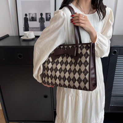 New Large Capacity Womens Hand Bag Fabric Womens Underarm Bag Daily Matching Shoulder Bag Fashion Tote Bag