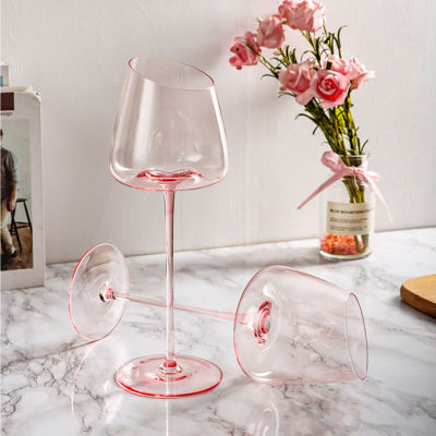 ถ้วยไวน์แดงแก้วคริสตัลสีชมพูนกฟลามิงโก้สไตล์ปากเป็ดทรงเฉียงถ้วยไวน์ขาตั้งเฟอร์นิเจอร์สูงหรูหราสวยงาม