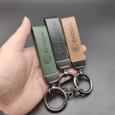 【CW】 3 Color Car Logo Keychain Leather Metal Buckle Chain Rings Skoda Octavia 2 Kodiaq Fabia Kamiq Accessories