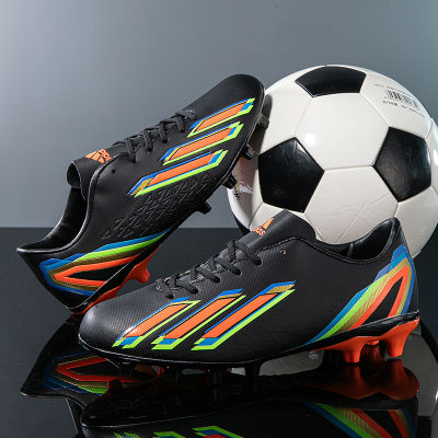 จุดรองเท้าฟุตบอลข้อต่ำฟุตบอลโลกสำหรับนักเรียนชายและหญิงสนามหญ้าเทียมรองเท้าออกกำลังกายแข่งขันเล็บยาว