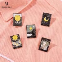 Tarot Card Creative Sun และ Moon Enamel Pin Star Skull เข็มกลัดการ์ตูนกระเป๋าเป้สะพายหลัง Badge Collection เครื่องประดับของขวัญสำหรับเพื่อนและเด็ก